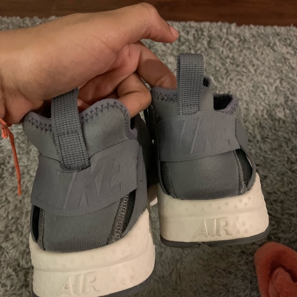 Like new Grey Nike Huarauche - Picture 2 of 5